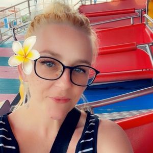 Meet your Posher, Stacy